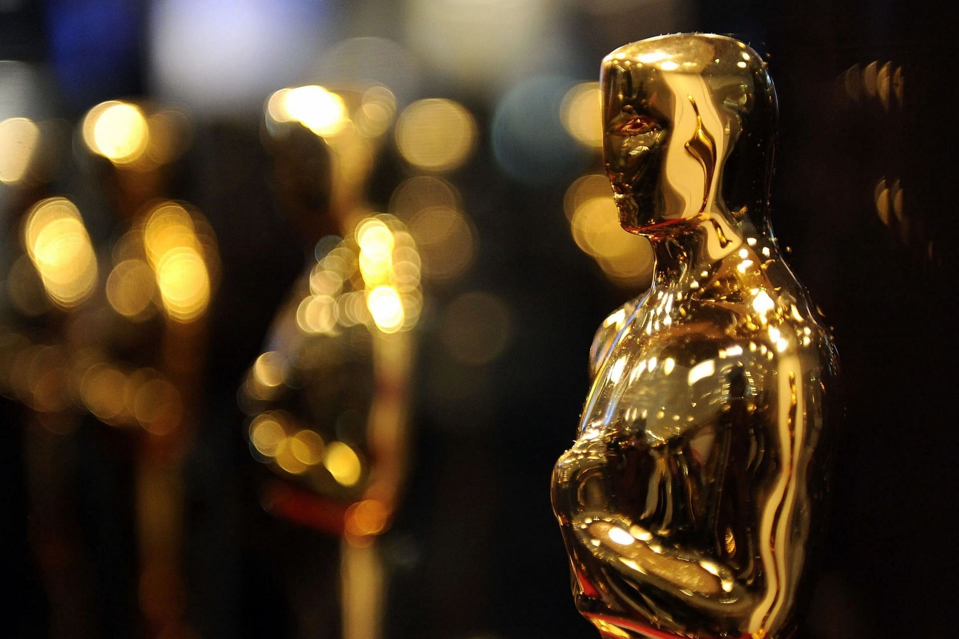 The Oscars award statue (Image via Getty Images/Andrew H. Walker)