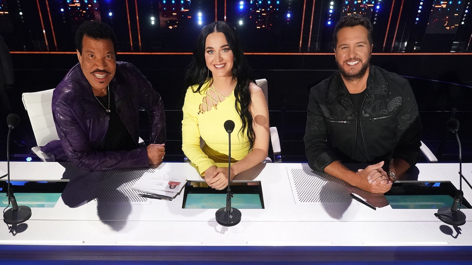 Fans criticize the judges of American Idol (Image via Eric McCandless/ABC)