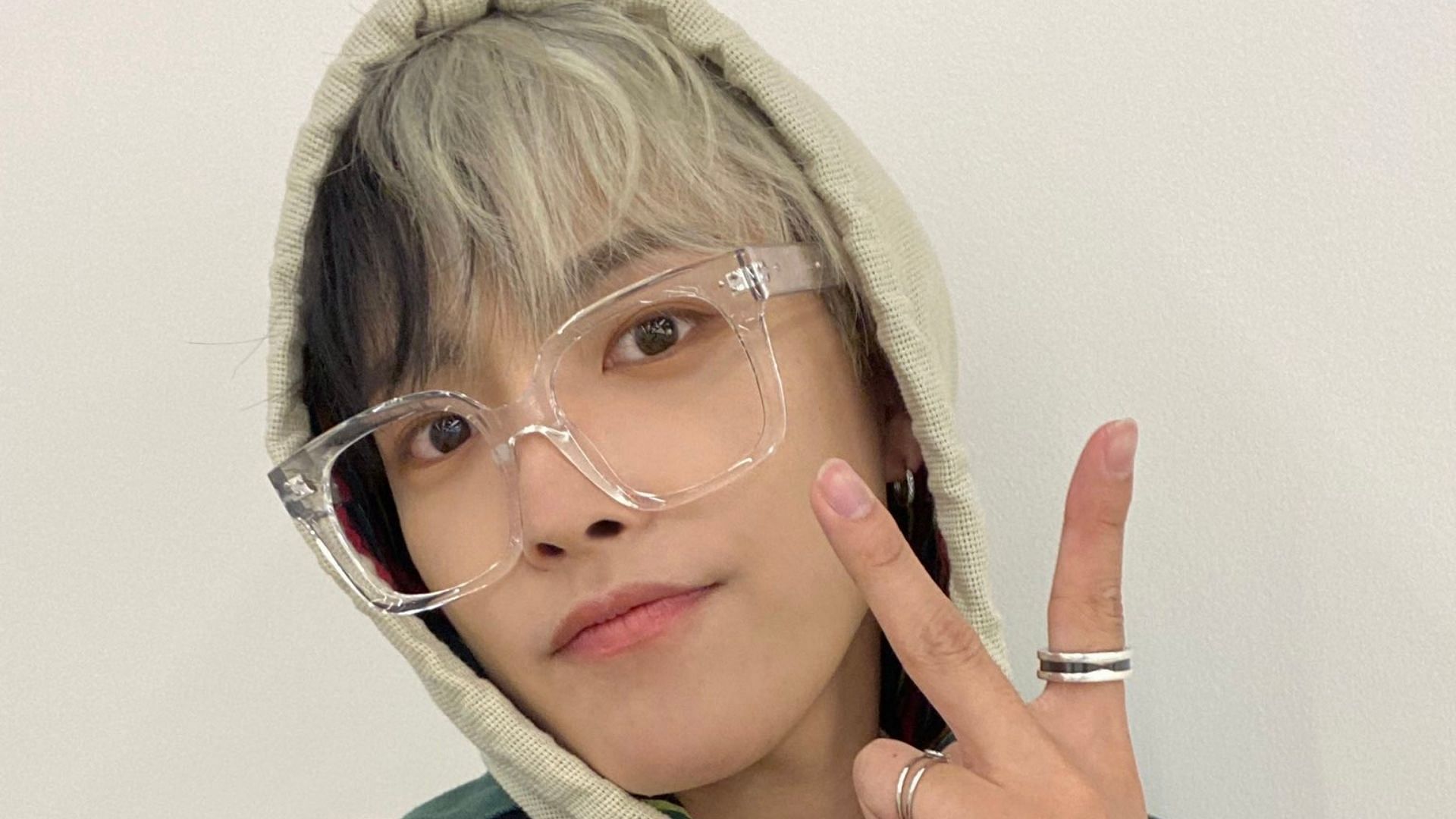 Fans love ATEEZ&rsquo;s Hongjoong&#039;s two-toned hair color (Image via @ATEEZofficial/Twitter)
