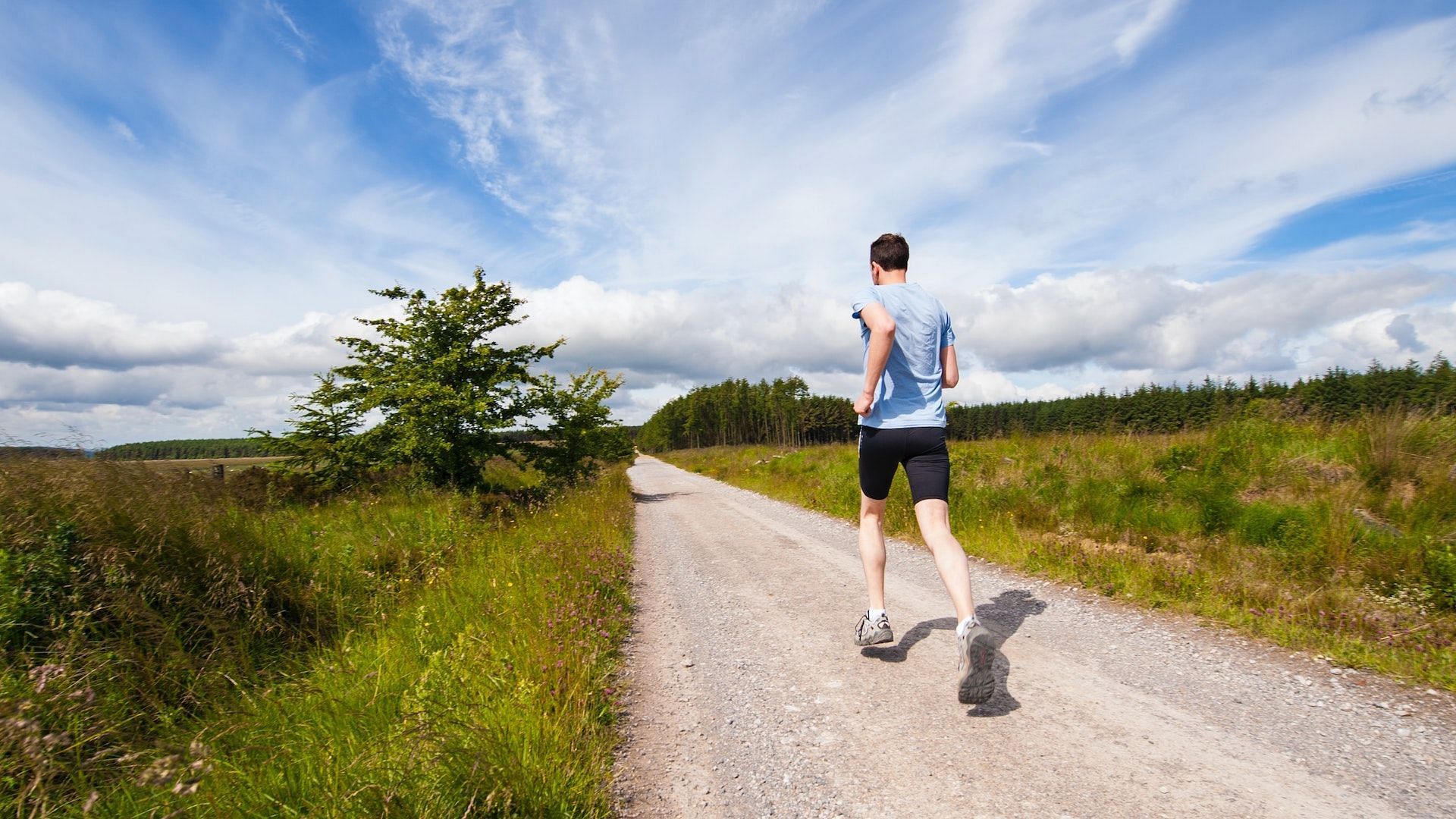 How to start to run as a beginner. Image via Unsplash/Jenny Hill