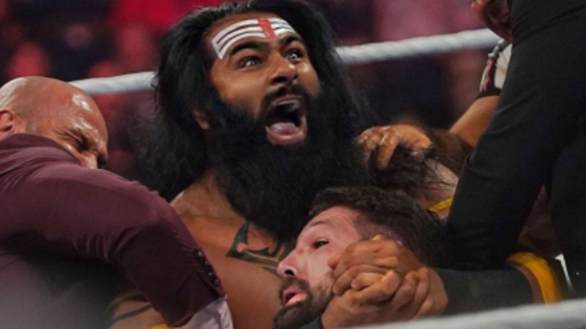 WWE Raw में वीर महान ने एक बार फिर दिखाया अपना दबदबा और जबरदस्त तरीके से जीता मैच