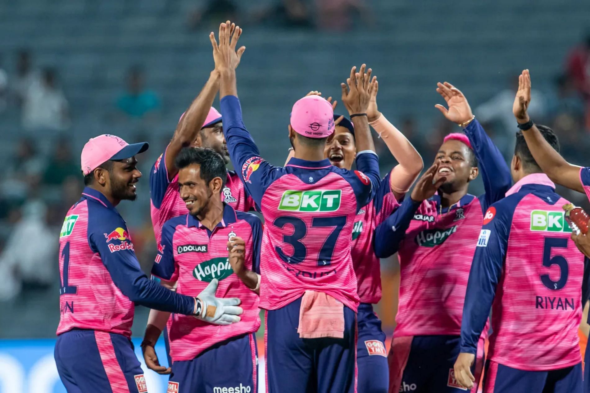 RR players celebrate a wicket against SRH. Pic: IPLT20.COM