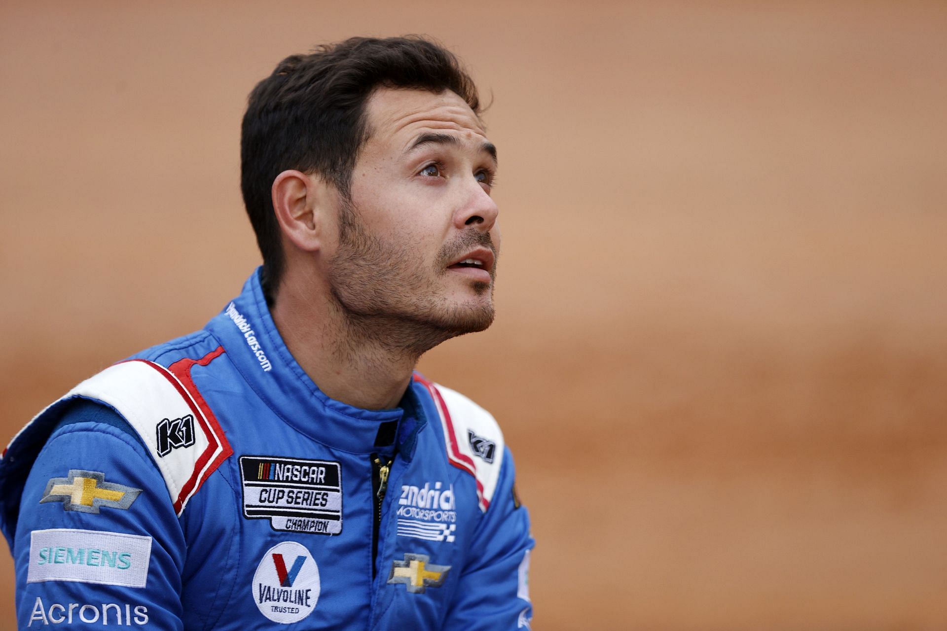 Kyle Larson before the 2022 NASCAR Cup Series Food City Dirt Race at Bristol Motor Speedway in Tennessee (Photo by Chris Graythen/Getty Images)