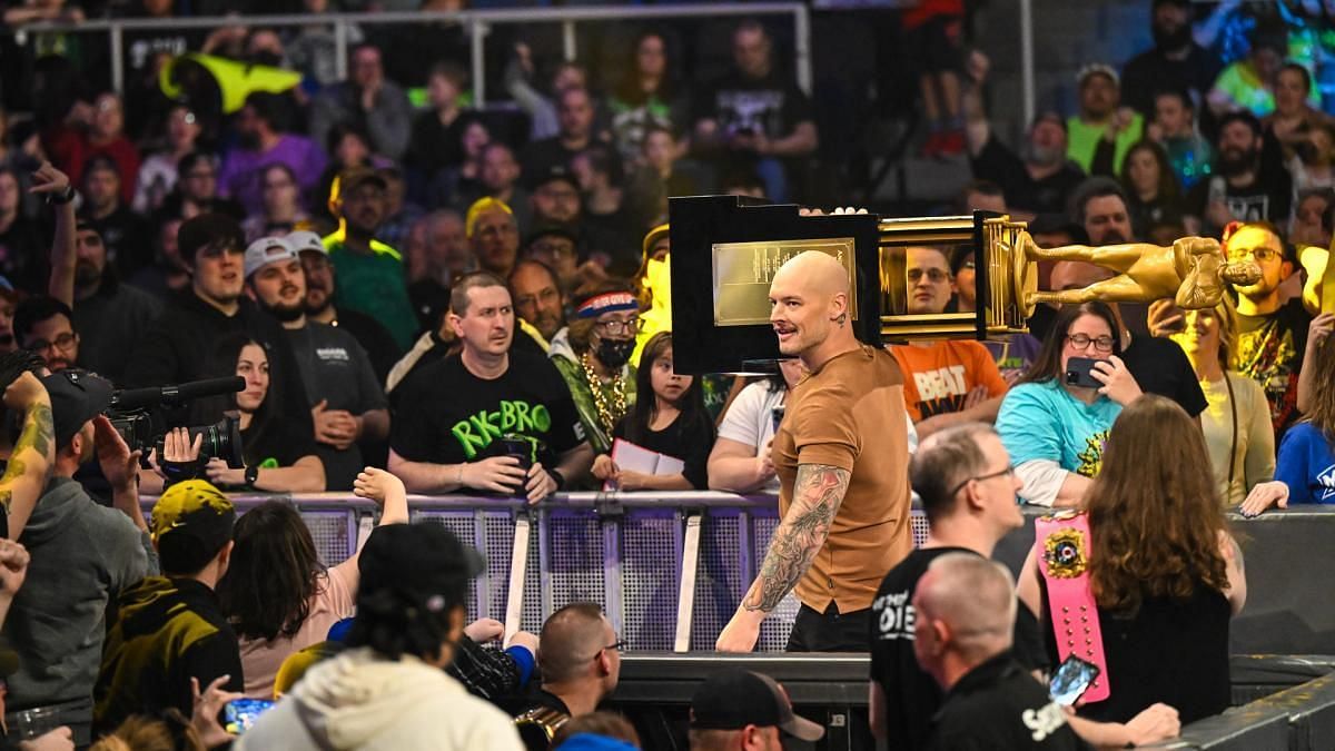 Happy Corbin steals Madcap Moss' Andre The Giant trophy