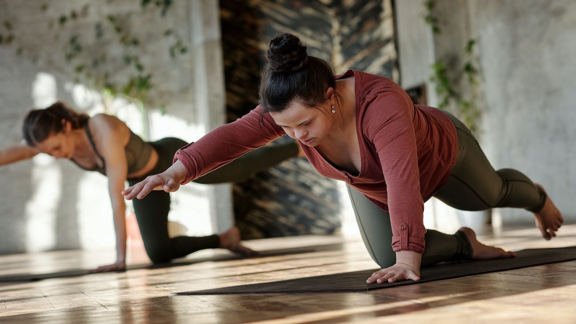 Exercising right out of bed will get your blood flowing. Image via Pexels/Cliff Booth
