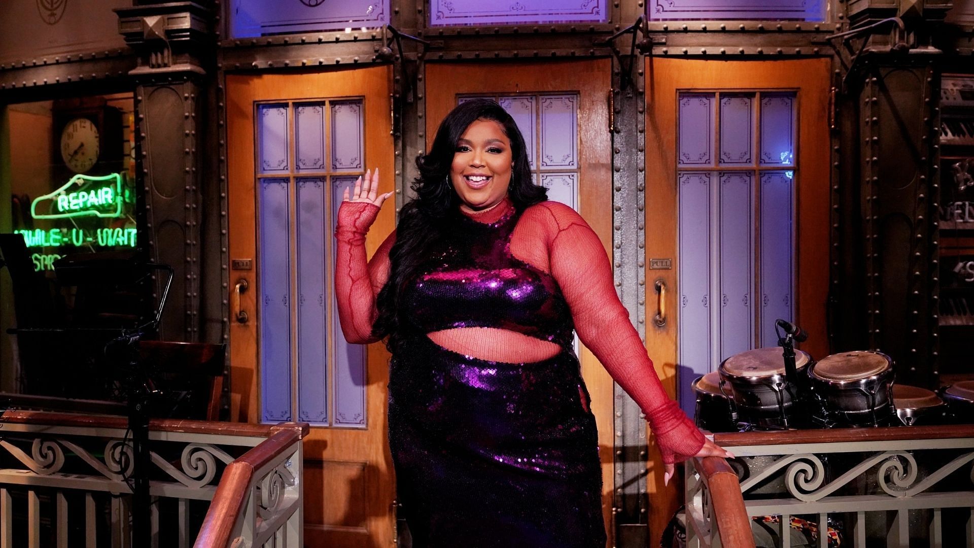 Lizzo debuts as SNL host, wins fans&#039; hearts (Image via @nbcsnl/Twitter)