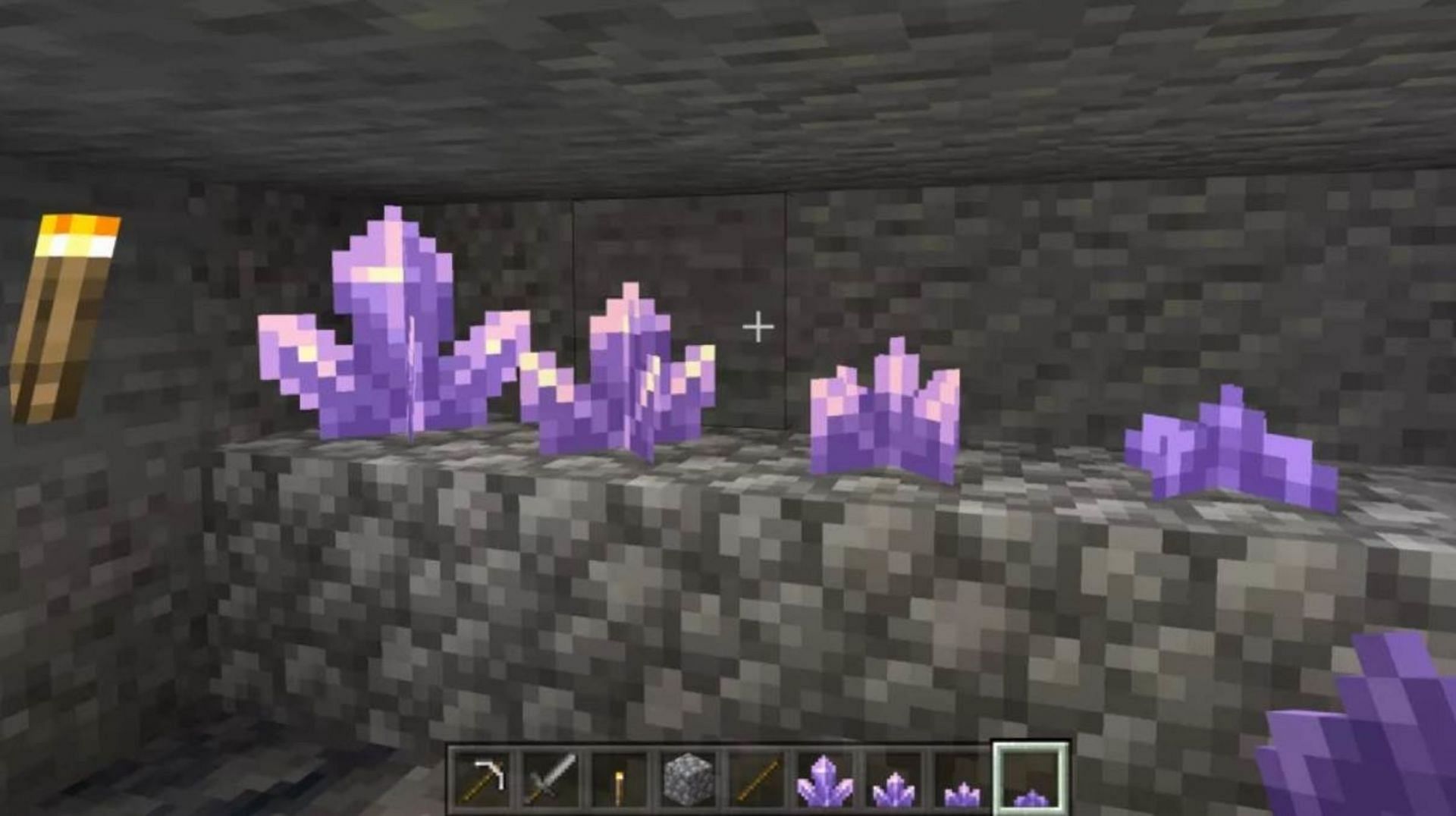 Amethyst buds and clusters give off light levels of their own (Image via Mojang)