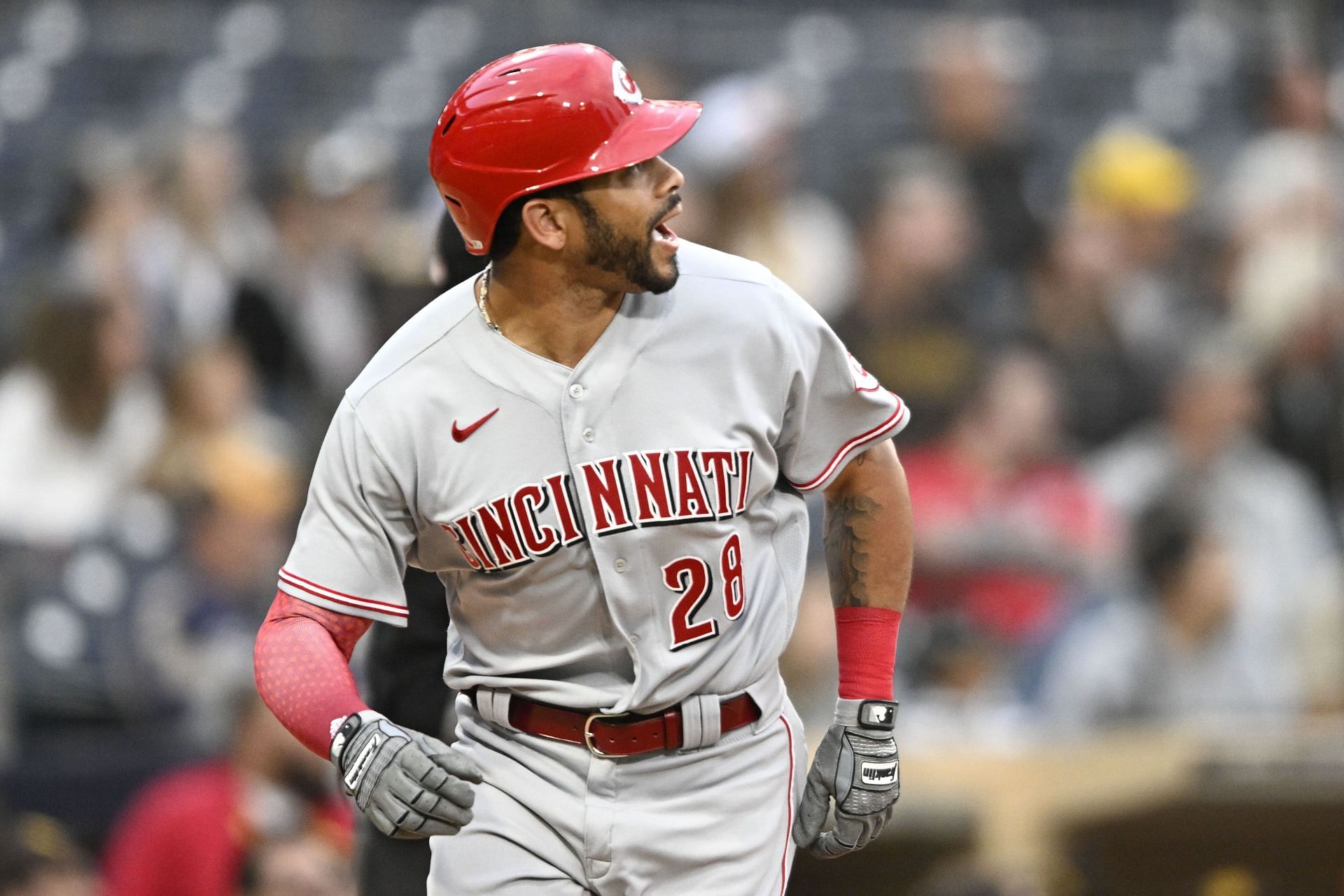Reds' Tommy Pham challenges Padres 1B Luke Voit to unarmed combat