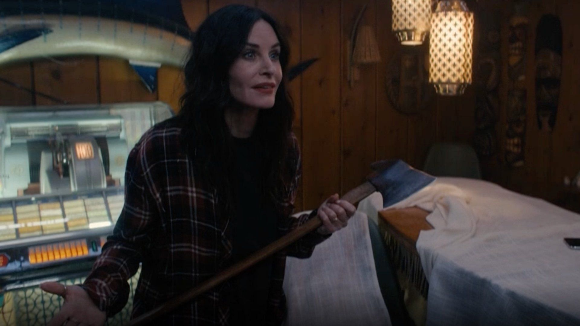 Courteney Cox in Shining Vale (Image via Starz)