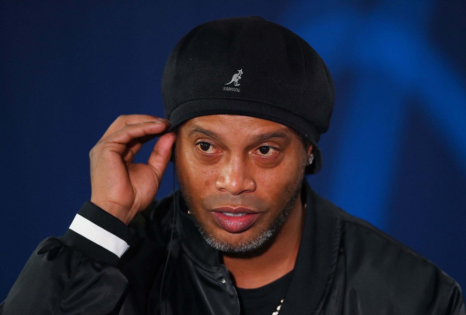 Ronaldinho meets NBA stars LeBron James and Steph Curry