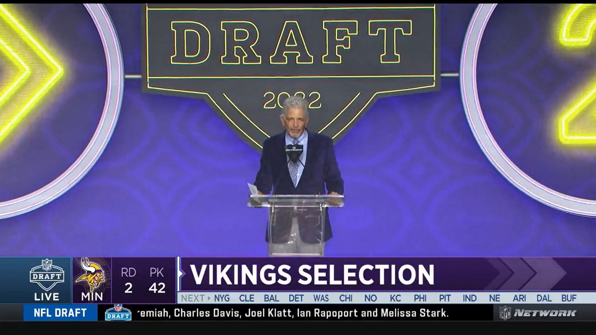 Ed Marinaro draws laughs for his prolonged speech during the 2022 draft