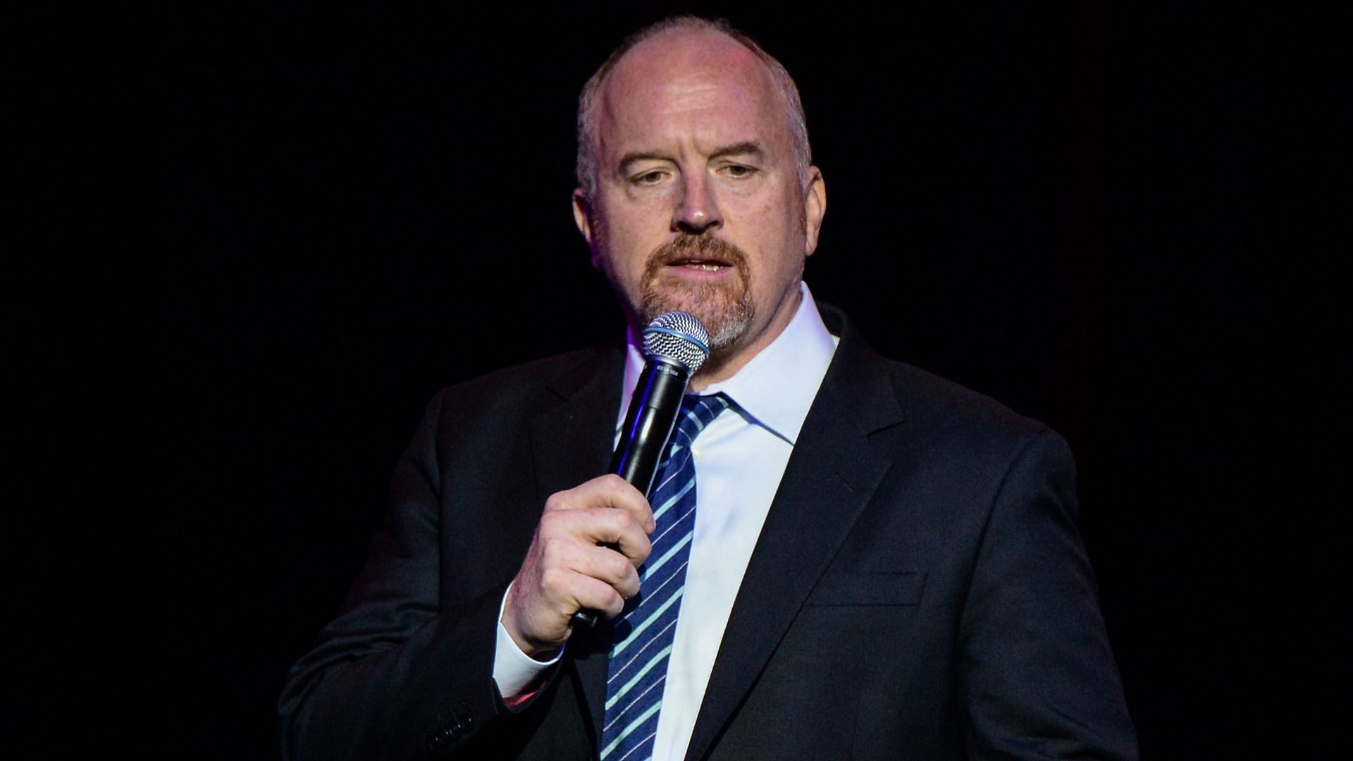 Louis CK admitted to his several s*xual misconducts in 2017 (Image via Getty Images/Kevin Mazur)