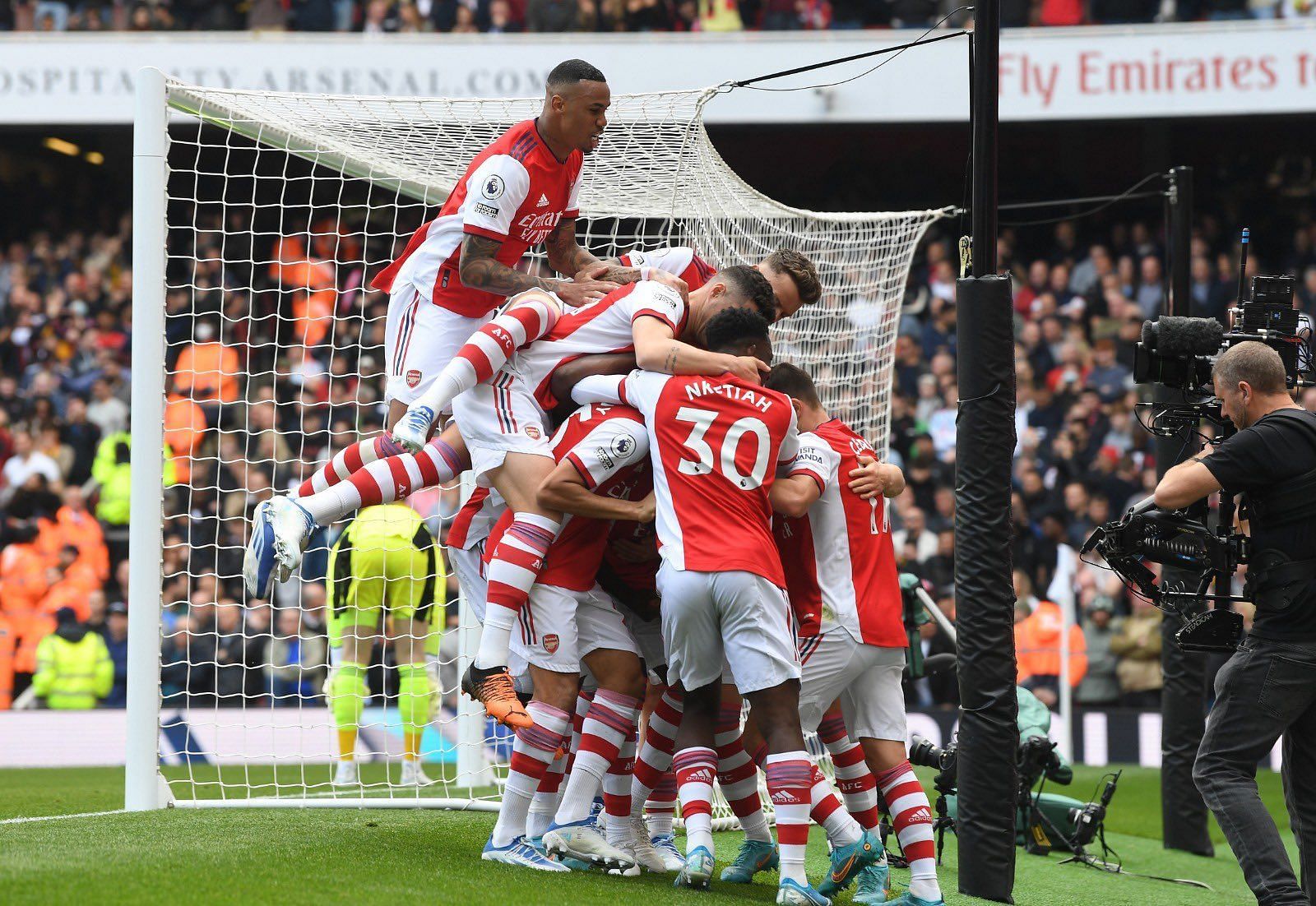 Arsenal are back in the Premier League&#039;s top four after beating Manchester United.