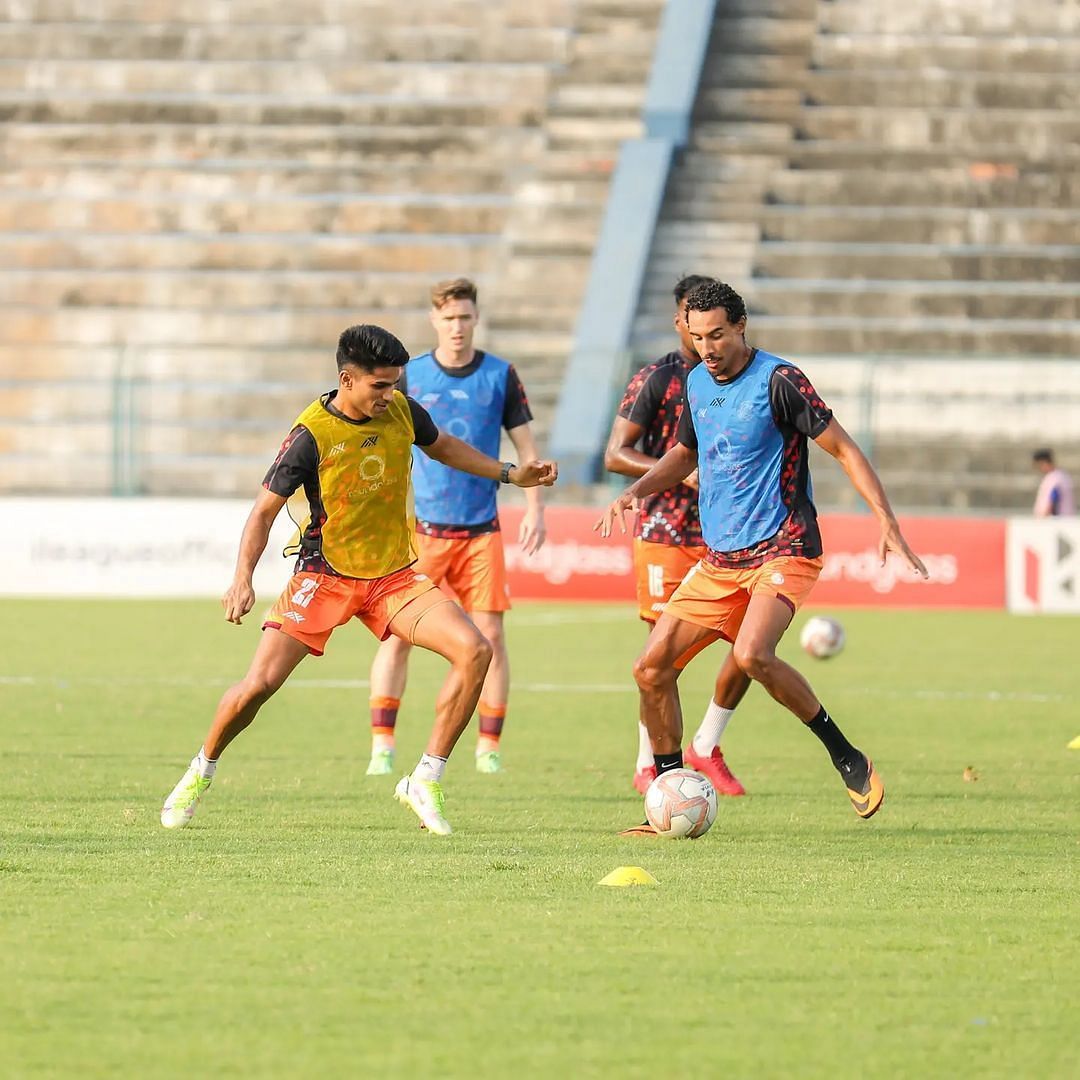 RoundGlass Punjab FC players during their pre-game warm-up session ahead of their Phase 1 final clash against Gokulam Kerala FC (Image Courtesy: RoundGlass Punjab FC)