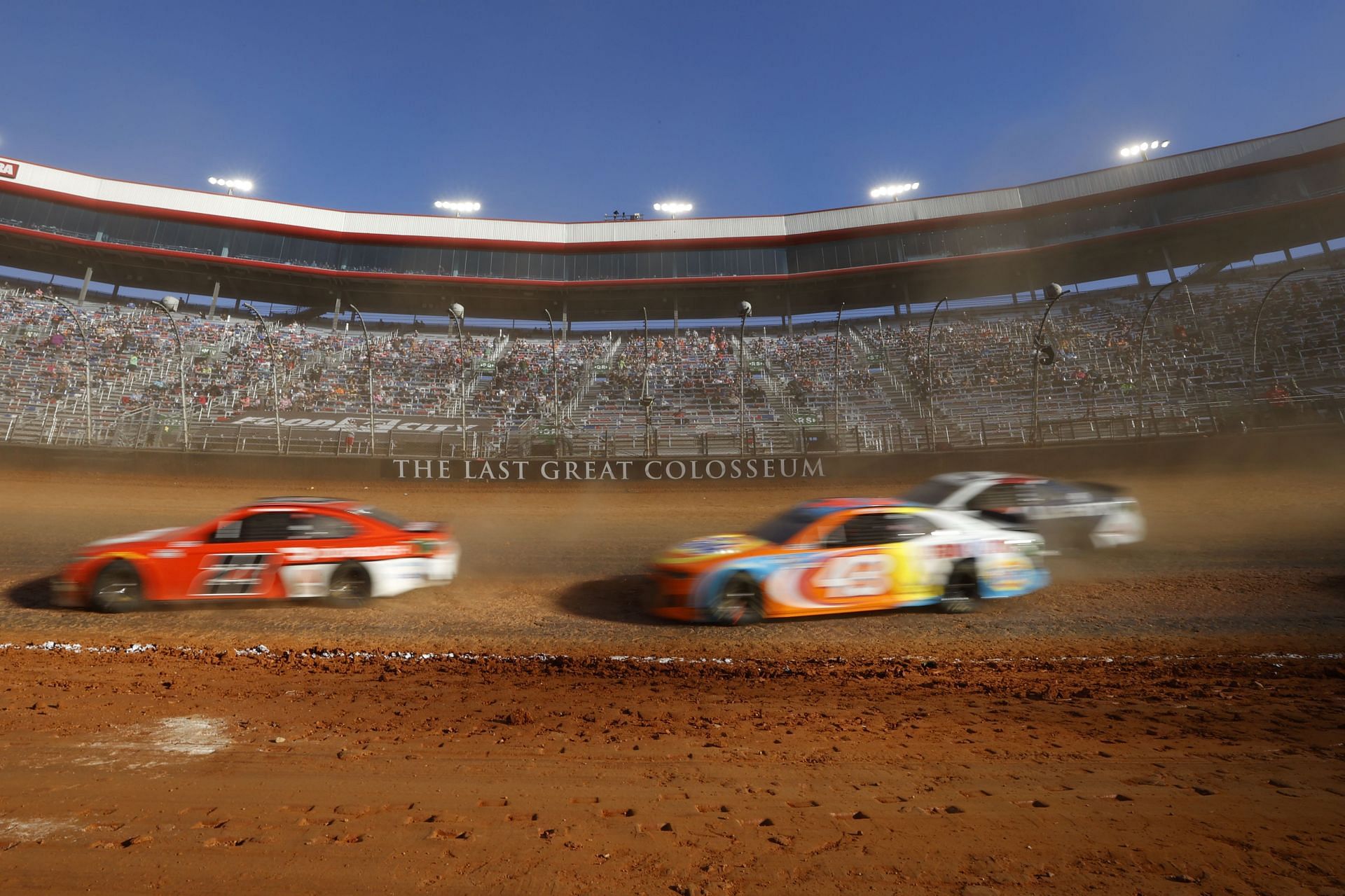 Bubba Wallace Jr. in the #23 DoorDash Toyota Camry TRD ahead of two cars during the 2021 NASCAR Cup Series Food City Dirt Race at Bristol Motor Speedway in Tennessee (Photo by Chris Graythen/Getty Images)