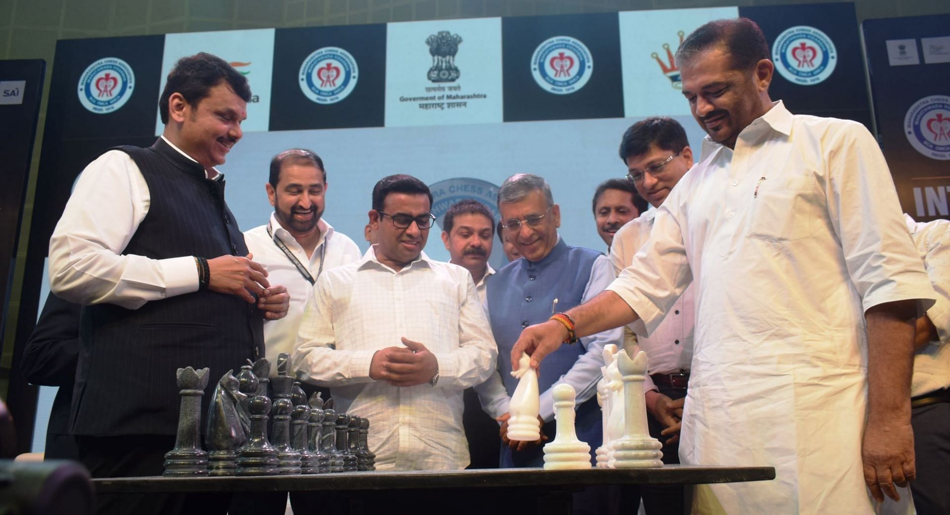 Maharashtra Sports Minister Sunil Kedar (R) making a move to mark the inauguration while Devendra Fadnavis and other guests look on. (Pic credit: AICF)