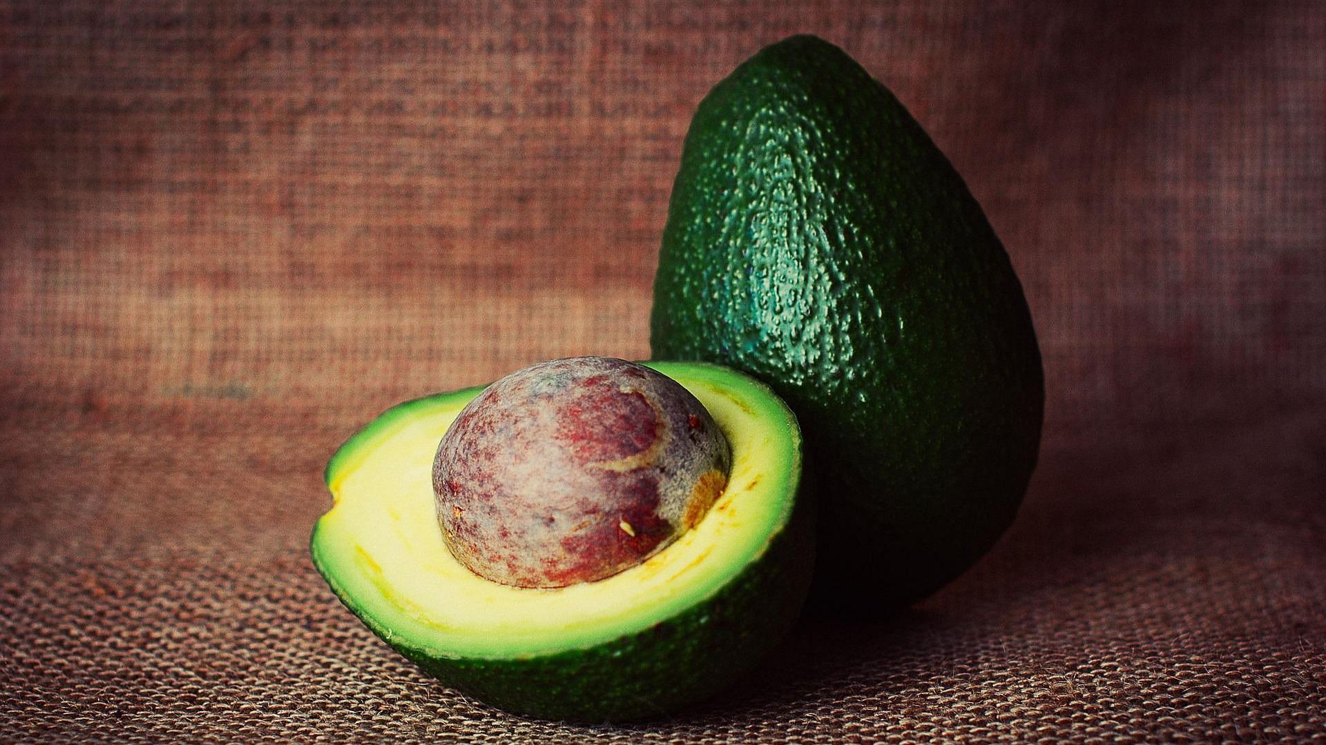 FDA warns against the viral TikTok hack that stores avocados in water to preserve them for longer (Image via tookapic/Pixabay)