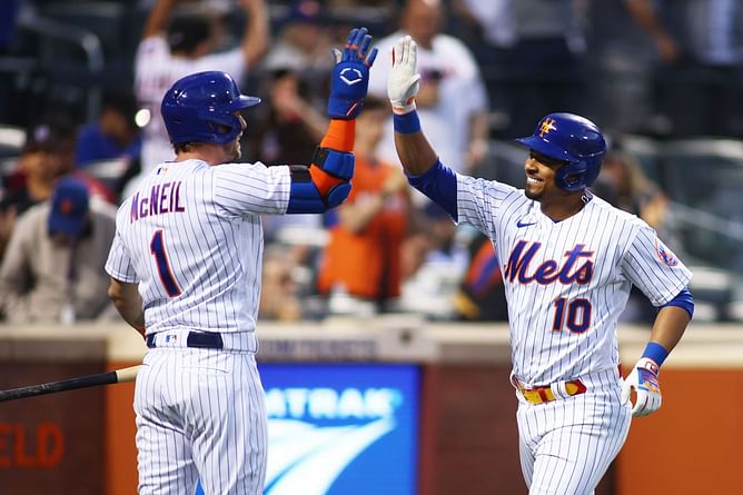 "Big hits by Plummer, Escobar rally Mets past Phils for sweep" - Twitter fans react to 3B Eduardo Escobar leading New York Mets to an epic walk-off win and series sweep