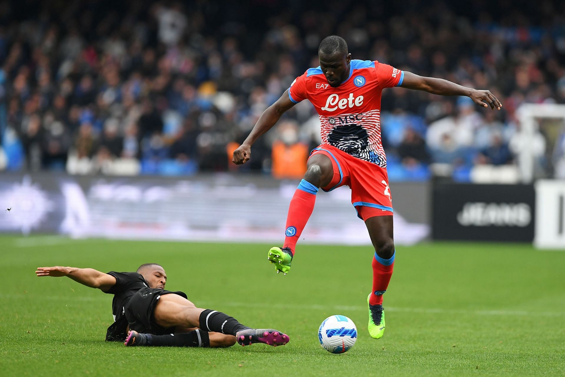 Kalidou Koulibaly (right) has admirers at the Parc des Princes.