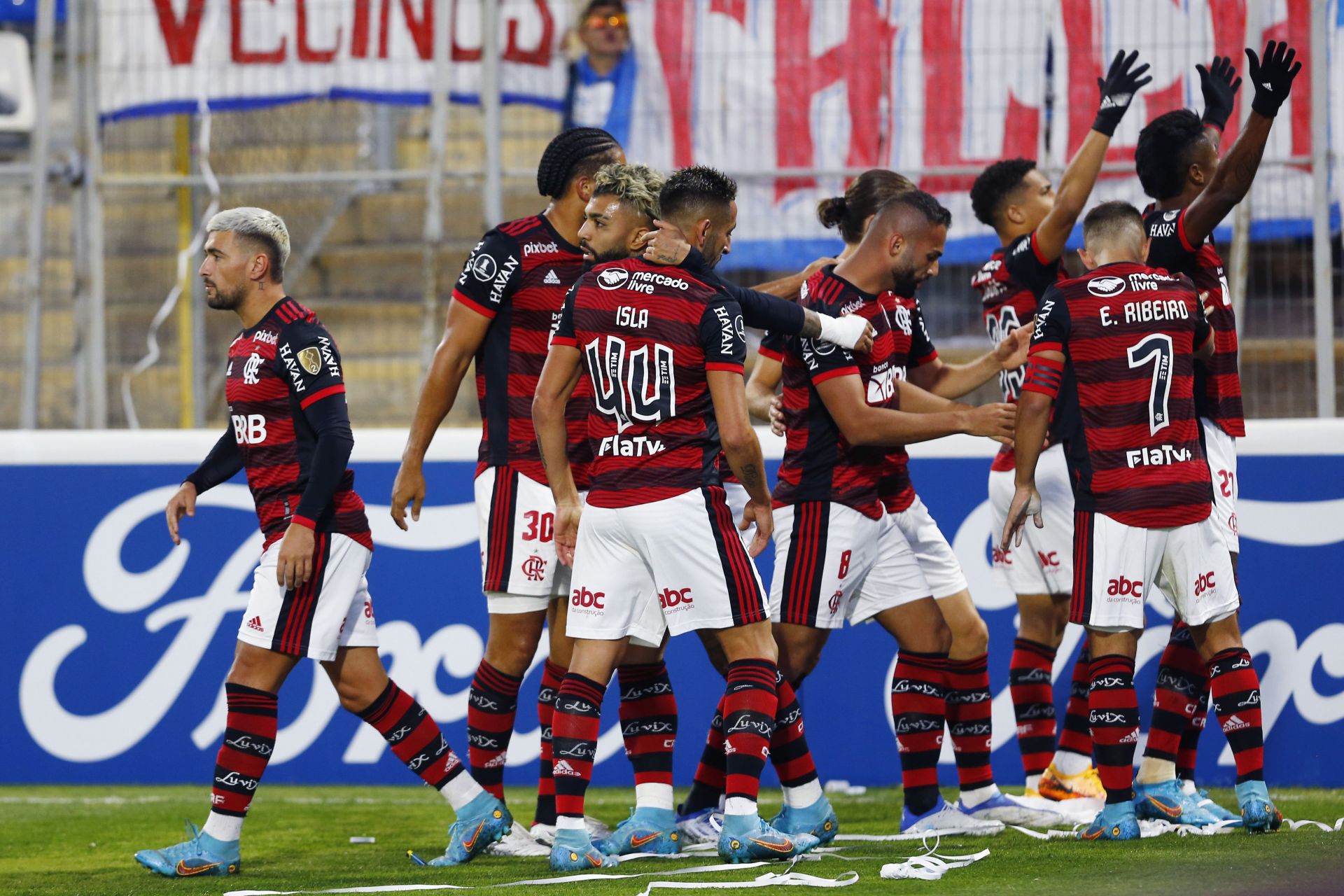 Isla pode deixar o Flamengo pela Universidad Católica