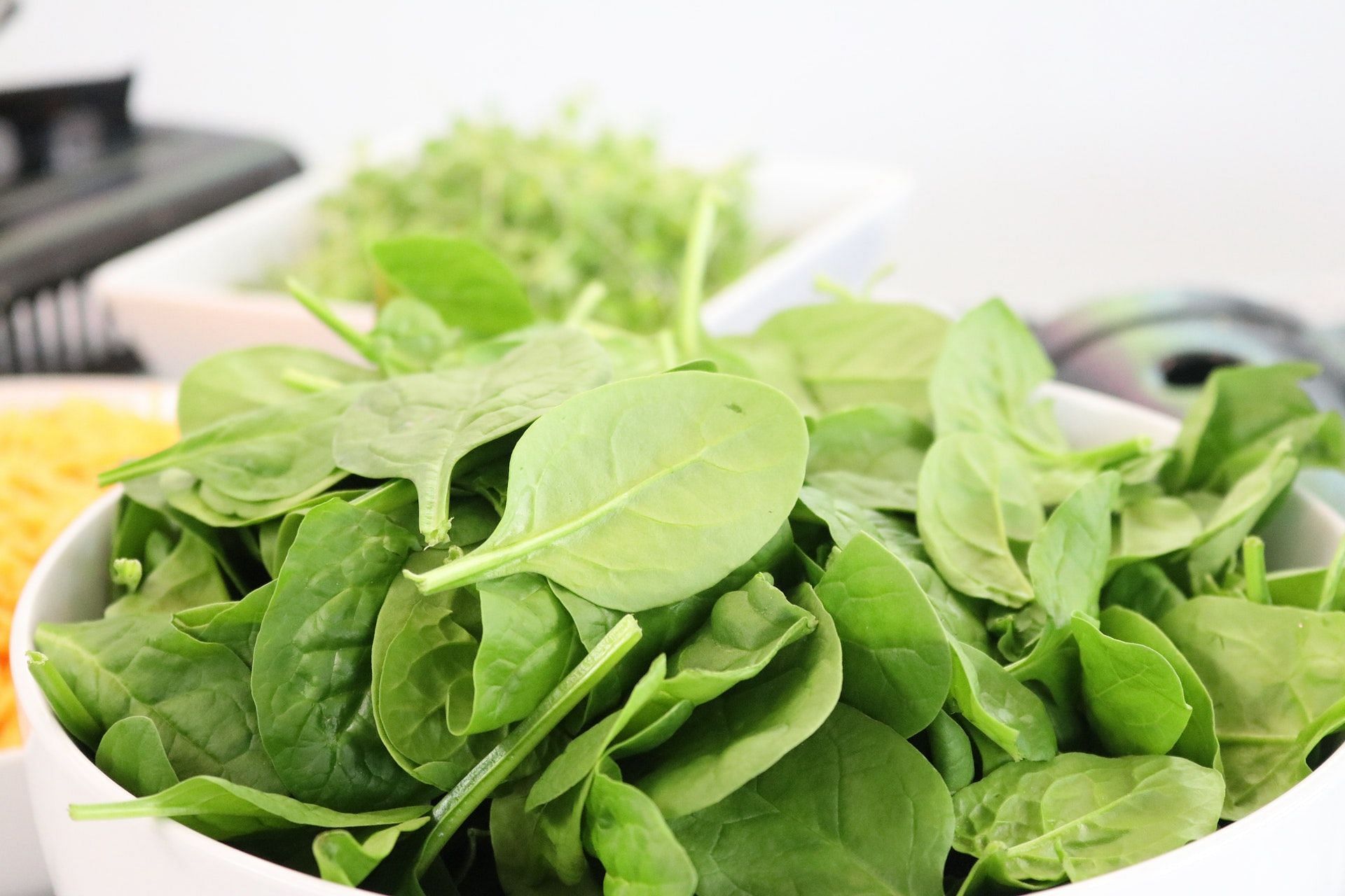 Spinach is considered a superfood and offers several health benefits. (Photo by Jacqueline Howell via pexels)