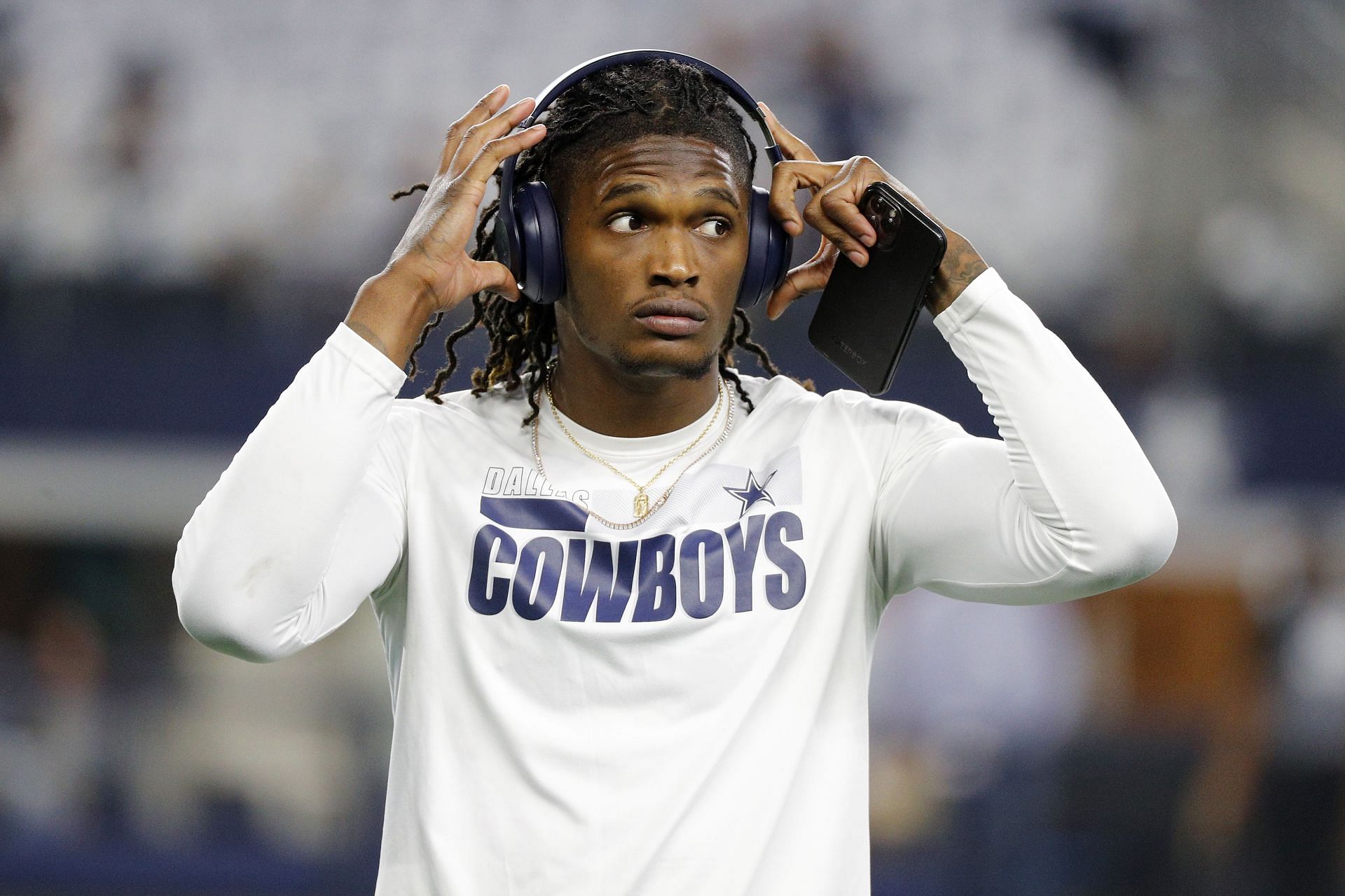 Dallas Cowboys wide receiver CeeDee Lamb warming up before an NFL game