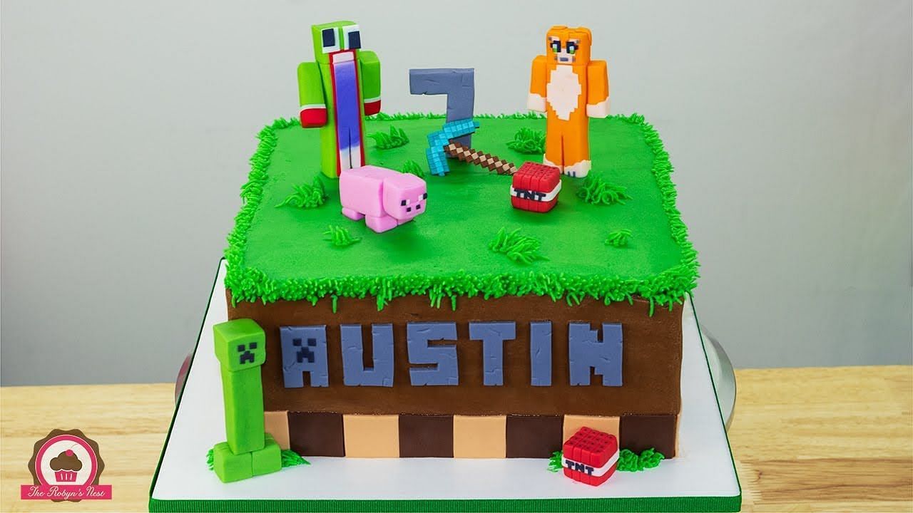 Another real-life Minecraft cake (Image via Robyn Doucette&#039;YouTube)