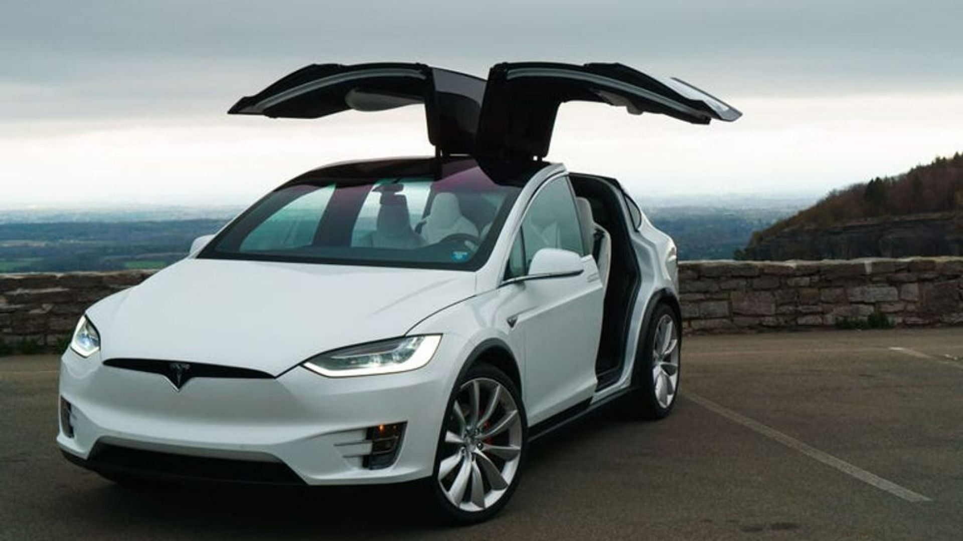 Tesla issues recall for nearly 130k vehicles following touchscreen defect (Image via Tesla)