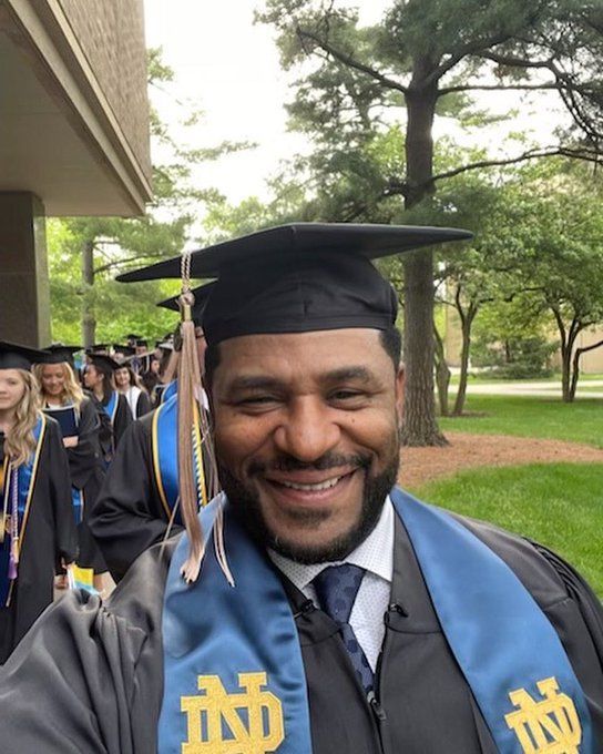 Hall of Fame RB Jerome Bettis earns college degree 28 years after leaving  Notre Dame, Trending