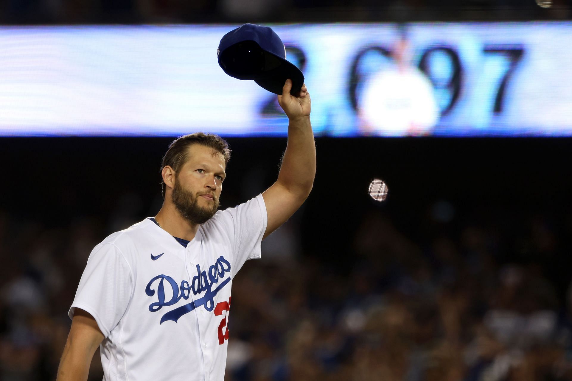 Kershaw tips his cap to the crowd