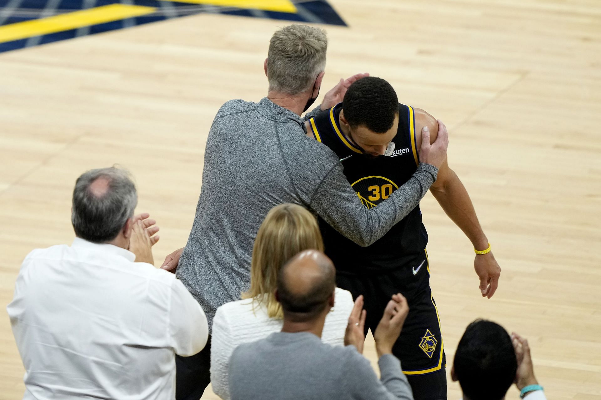 Steve Kerr and Stephen Curry embrace.