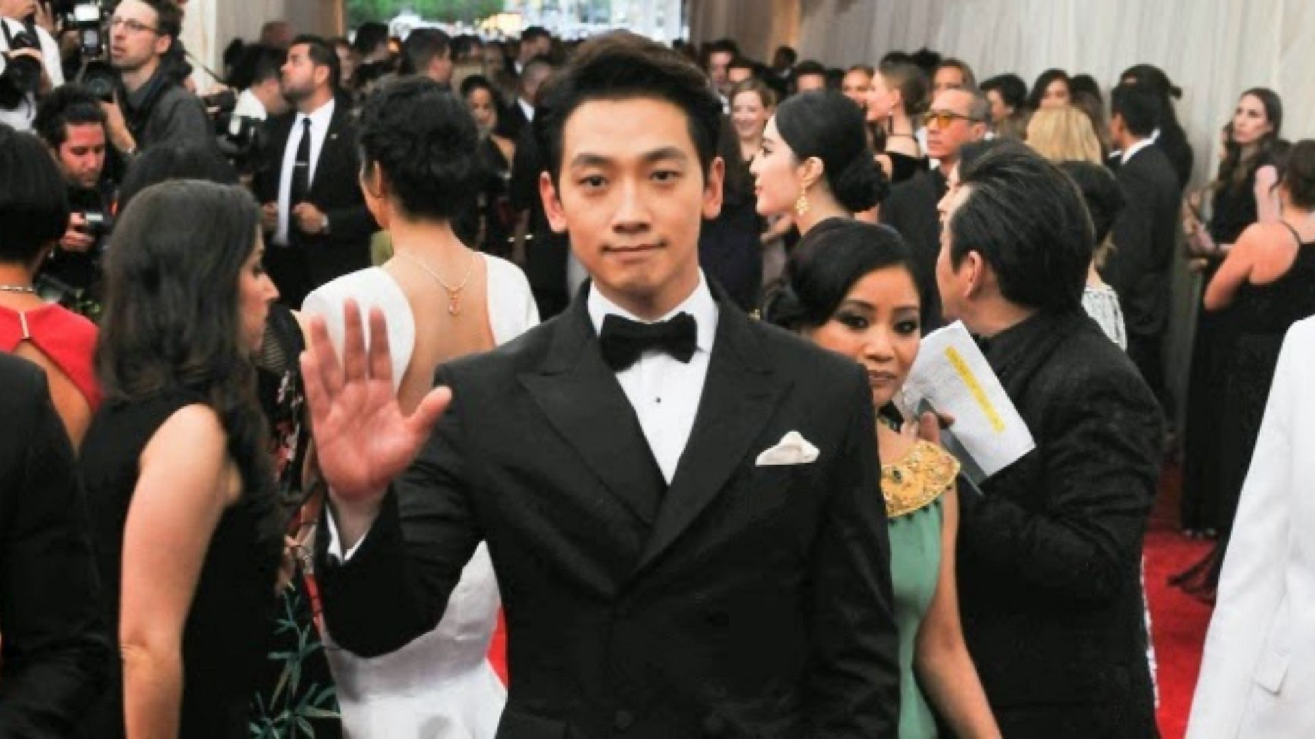 Rain at The Met Gala 2015 (Image via Getty Images)