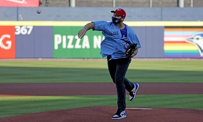 "Every quarterback I have ever met is out to prove they can hit a home run off of any pitcher" "Did that thing come down?" - Buffalo Bills quarterback Josh Allen smashes a ball at a charity softball home run derby, MLB Twitter loves every moment of it