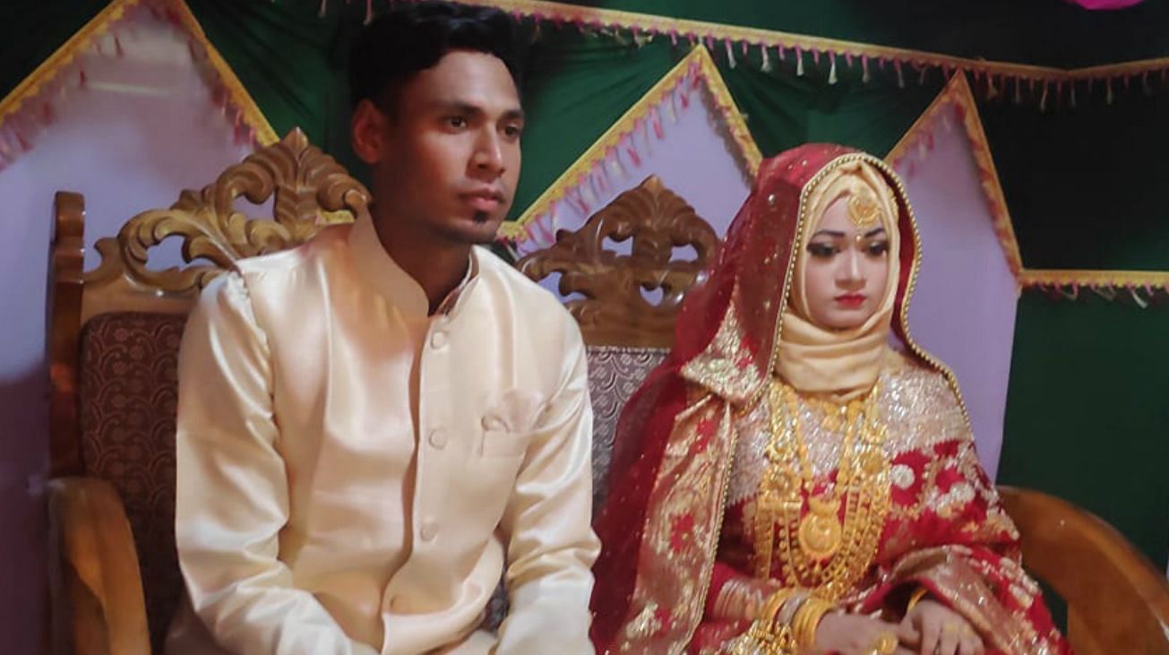 मुस्ताफ़िज़ुर रहमान और सामिया परवीन अपनी शादी के दौरान
