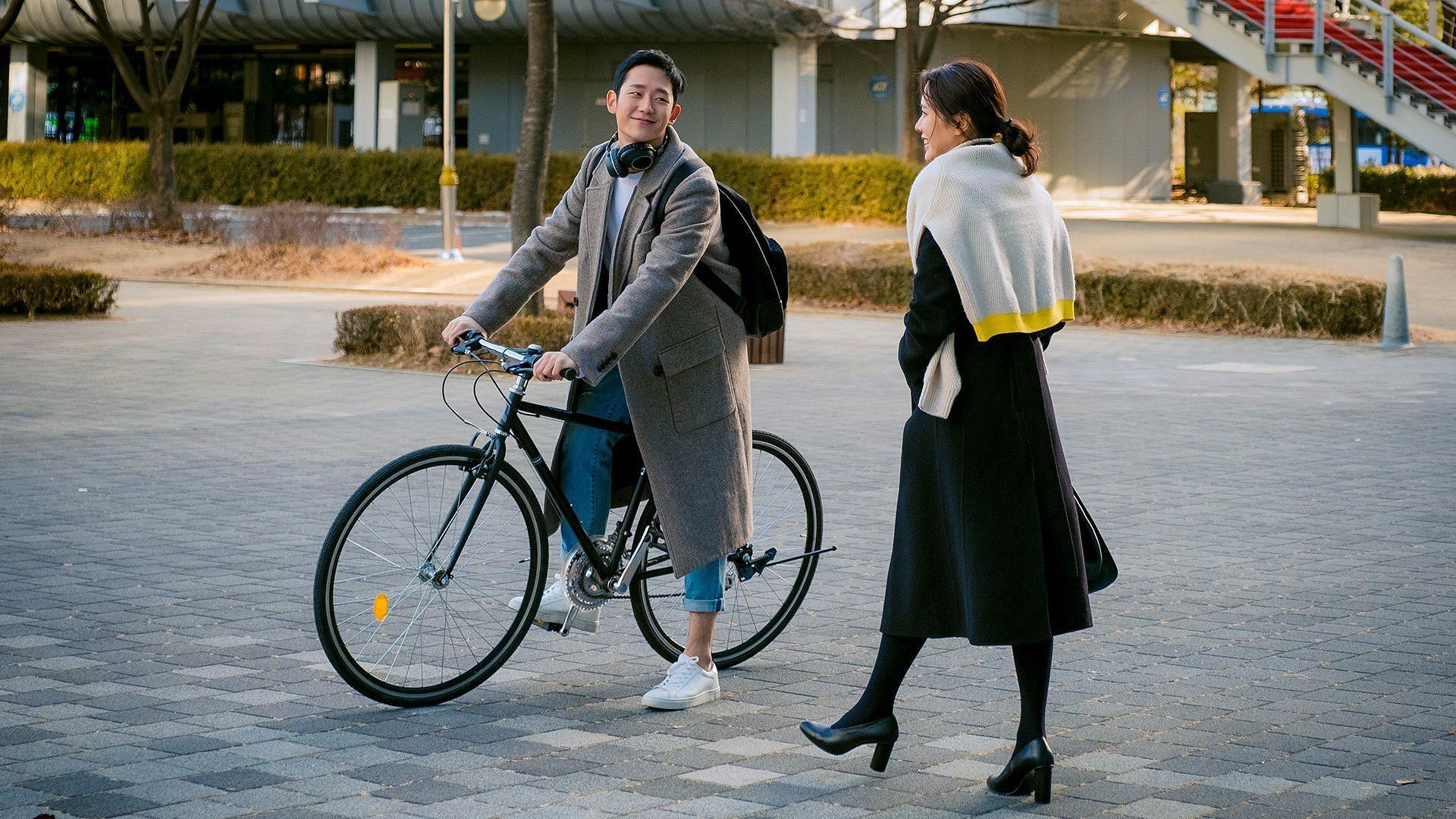 Son Ye-jin and Jung Hae-in from Something in the Rain (Image via Netflix)