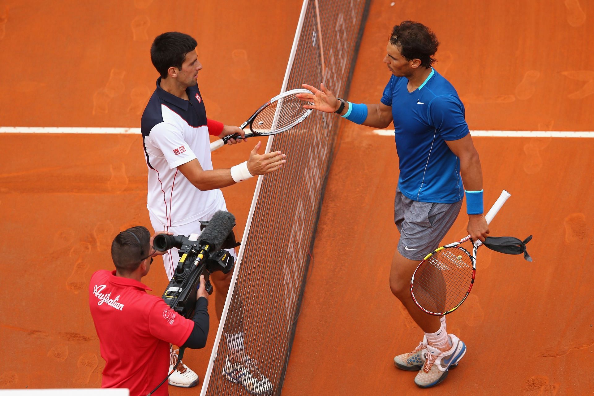 Djokovic (L) &amp; Nadal shake hands after their match at the Internazionali BNL d&#039;Italia 2014