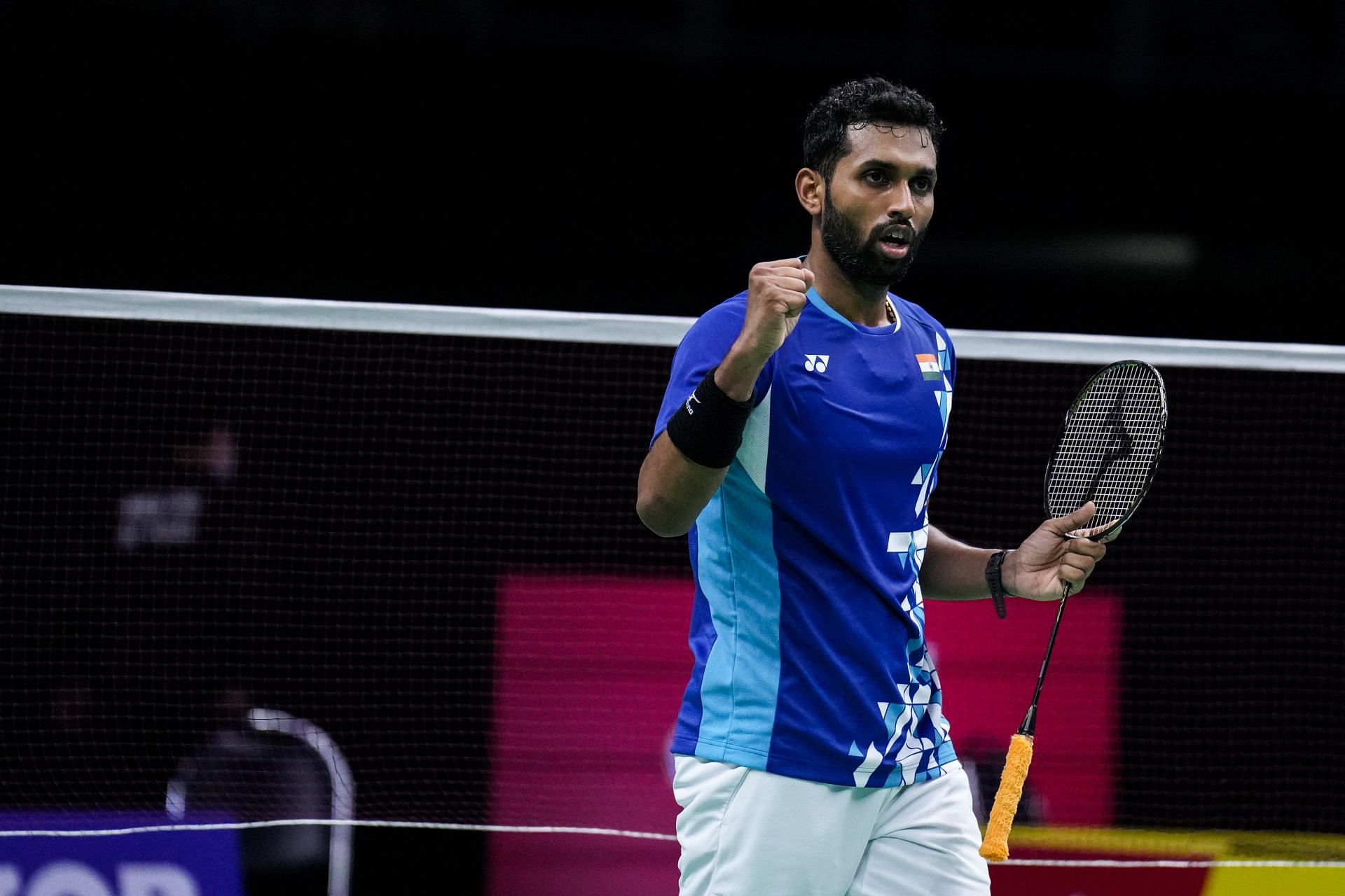 एच एस प्रणॉय ने पैर में चोट के बावजूद निर्णायक मैच में जीत दर्ज की।