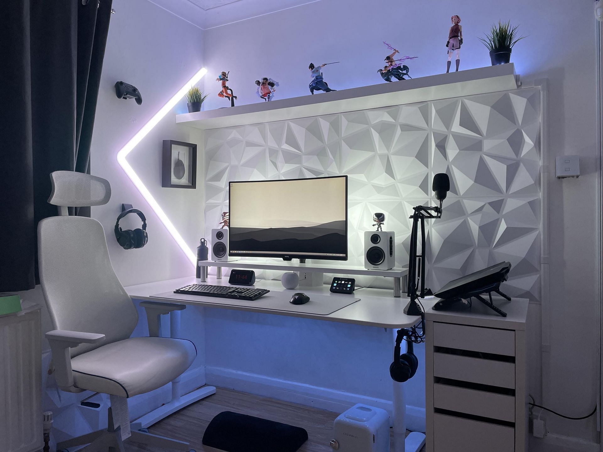 Gaming wall store desk