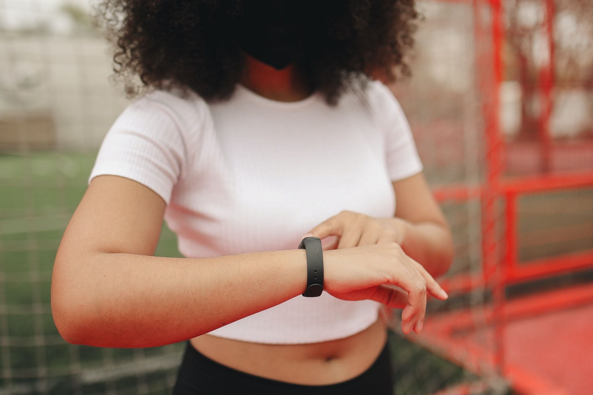 Always track your fitness goal. (Photo by Polina Tankilevitch via pexels)