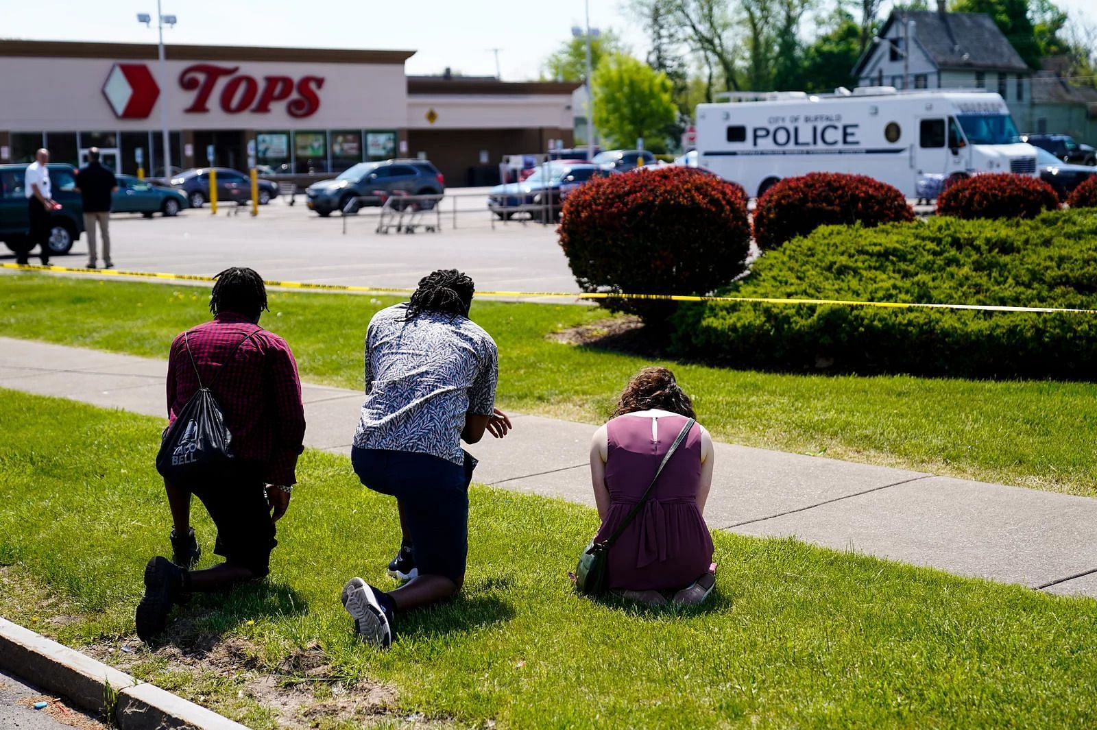 People praying outside the scene of a shooting at the Buffalo supermarket. Source: Matt Rourke/AP