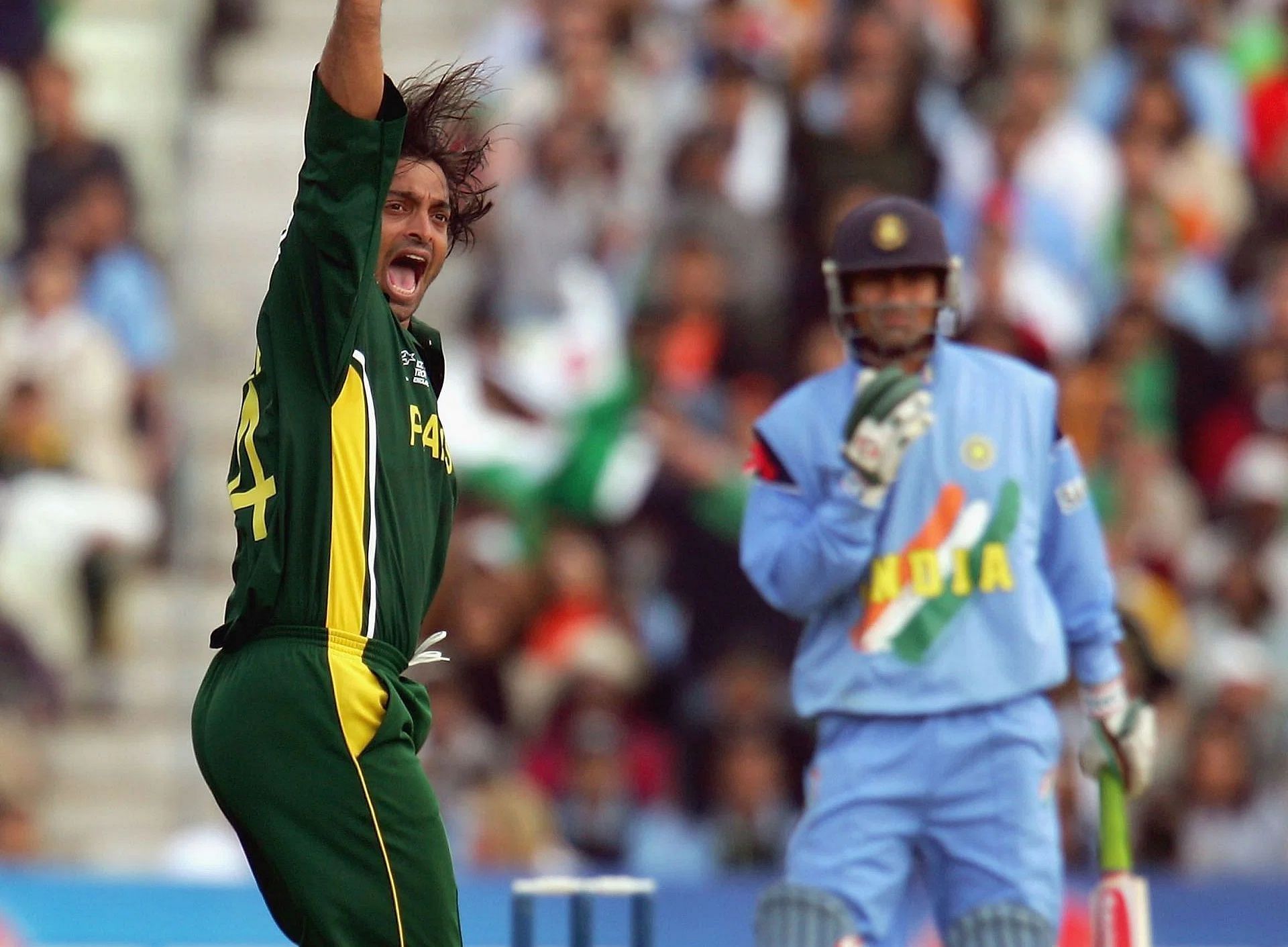 Shoaib Akhtar appeals for the wicket of Mohammad Kaif during the 2004 Champions Trophy. Pic: Getty Images