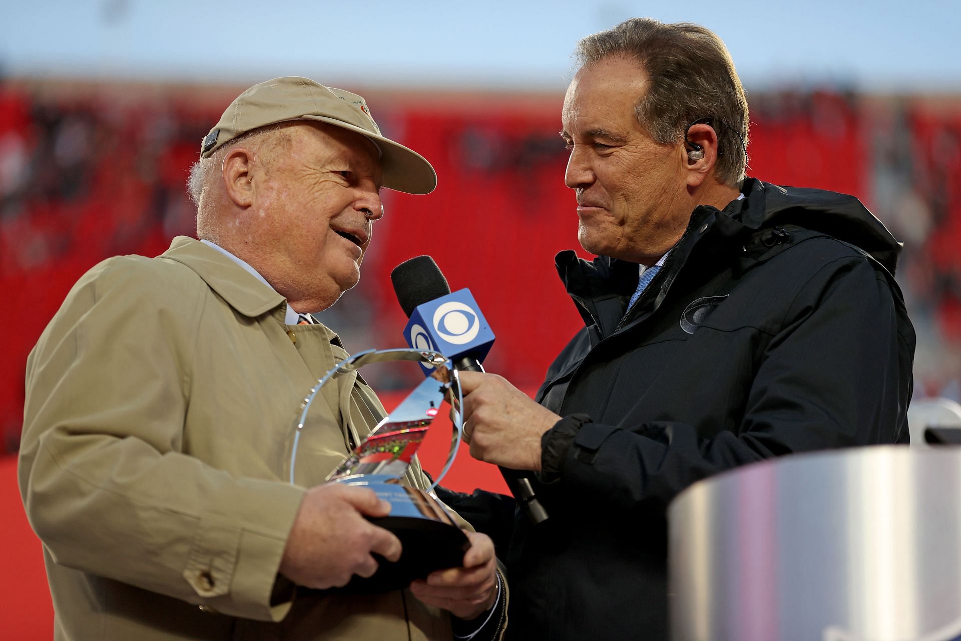 Cincinnati Bengals owner Mike Brown talks to Jim Nantz