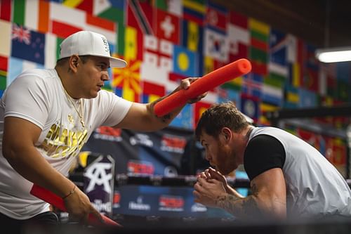 Eddy Reynoso (left), Canelo Alvarez (right) Media Workout [Courtesy of Getty]