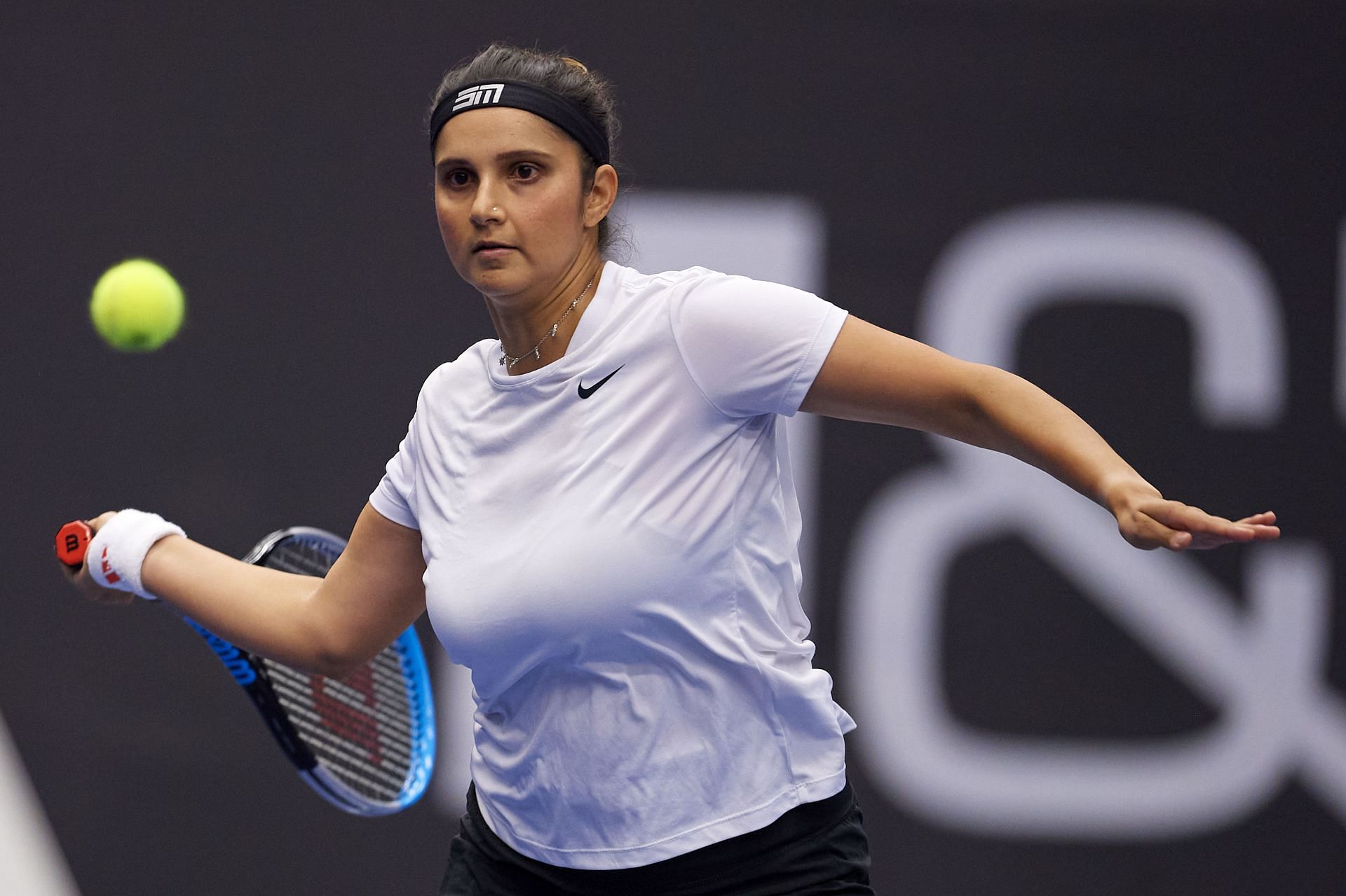 Sania Mirza and Lucie Hradecka reached the second round of the women&#039;s doubles at the French Open