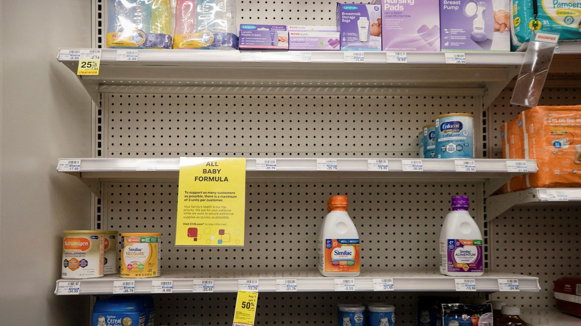 Facebook posts peddle false claims about getting free Similac and Enfamil baby formula upon calling customer service helplines (Image via Kaylee Greenlee Beal/Reuters)