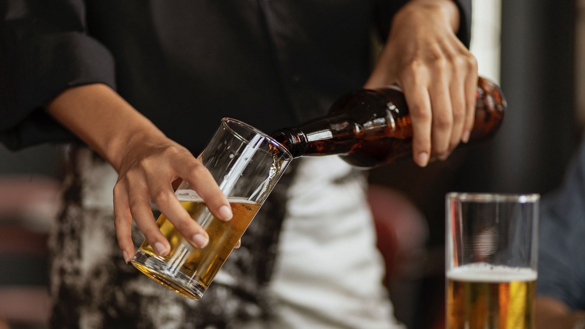 Excess alcohol leads to hypertension. Image via Pexels/Ketut Subiyanto