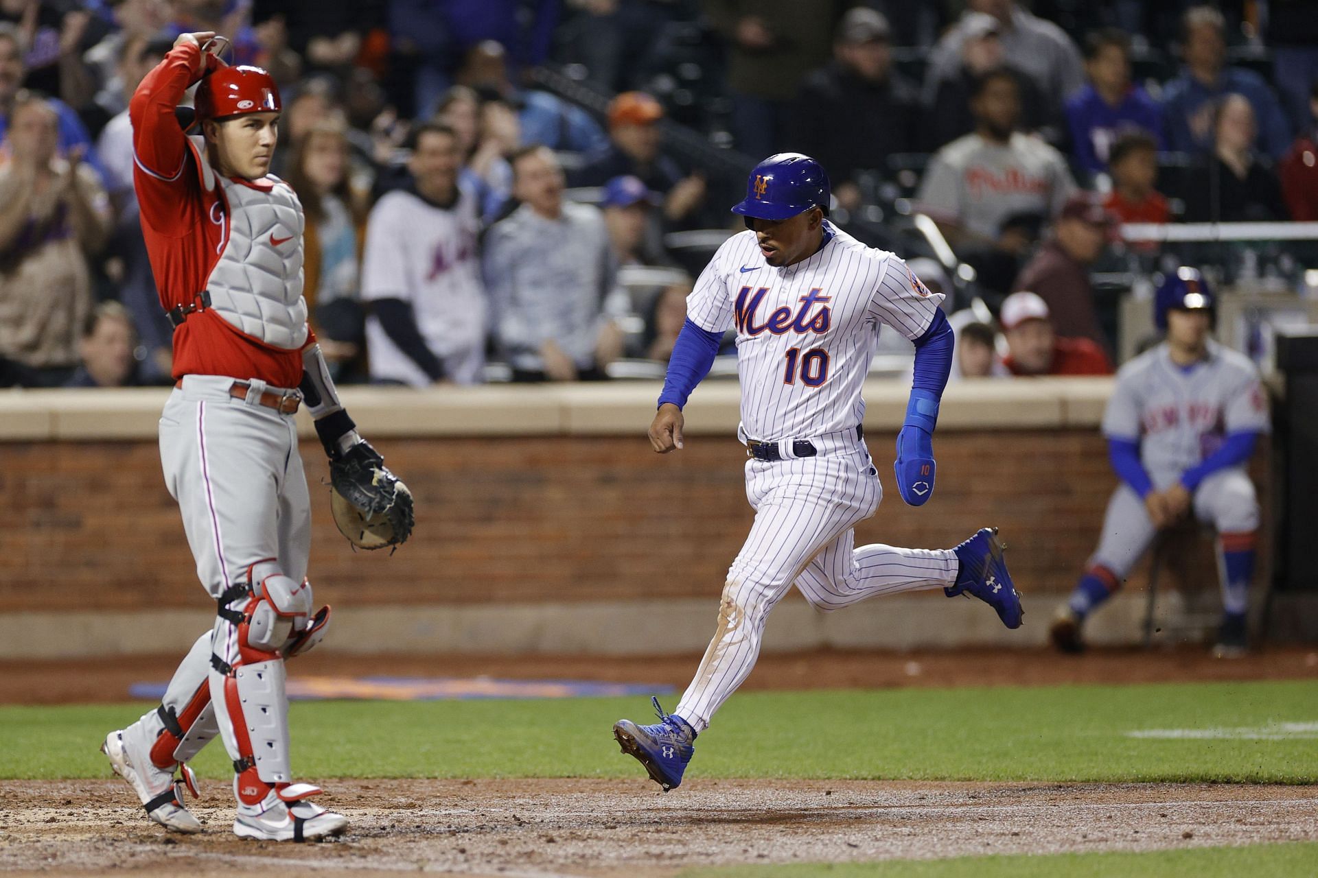 Rhys Hoskins gets his revenge as Philadelphia Phillies top Mets, 6-0