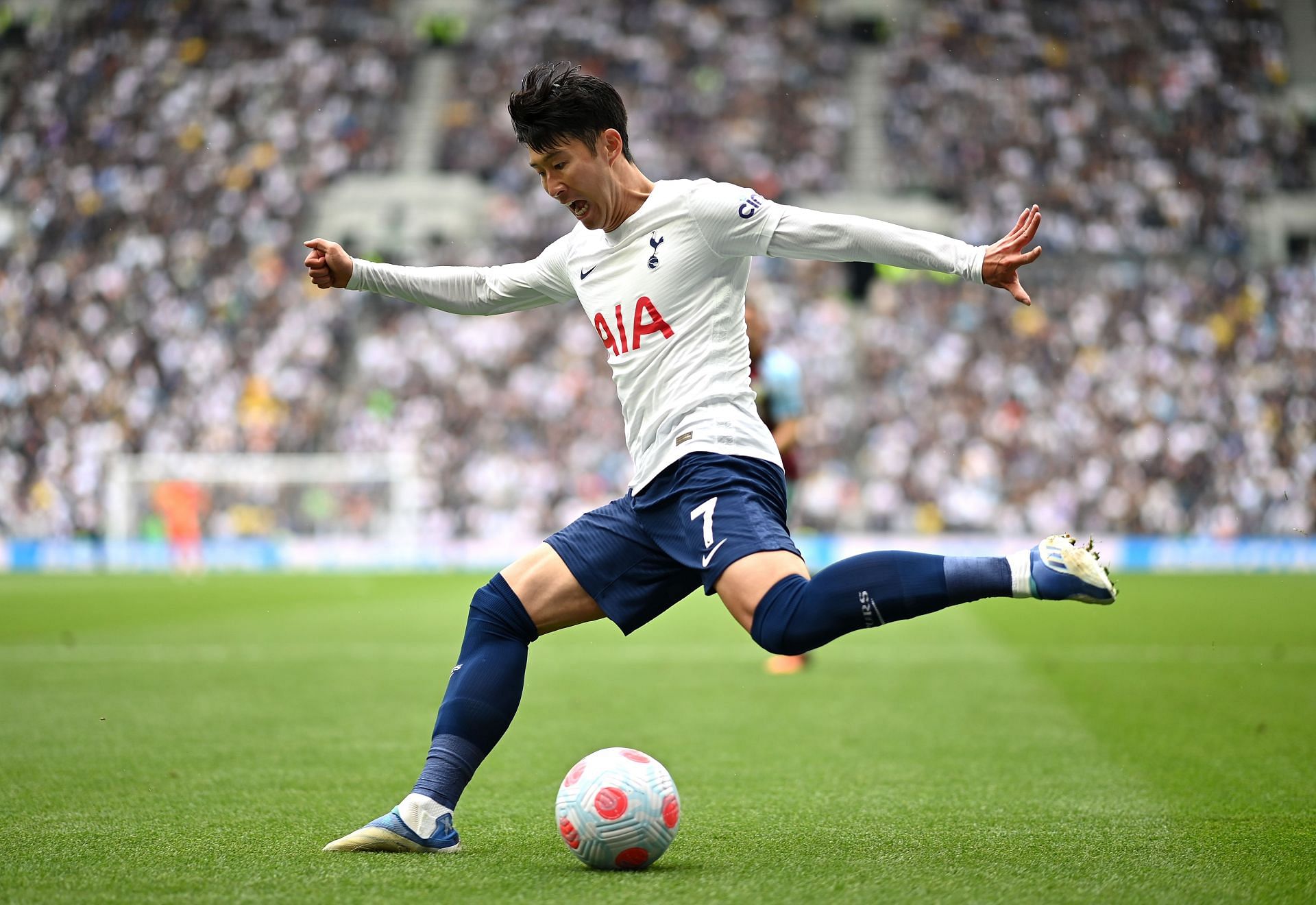 Tottenham Hotspur v Burnley - Premier League