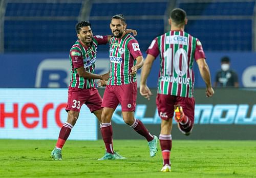 David Williams celebrating with ATK Mohun Bagan players after scoring a goal. (Image Courtesy: ISL Media)