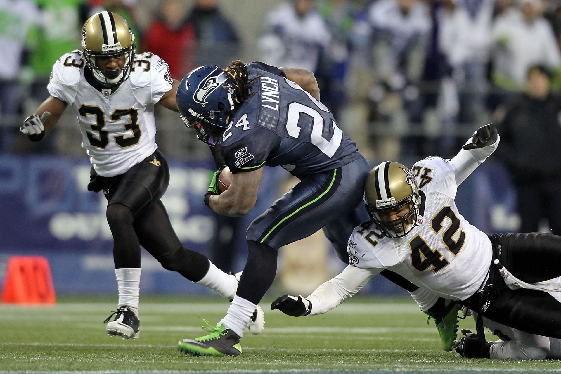 Seattle Seahawks running back Marshawn Lynch breaking tackles